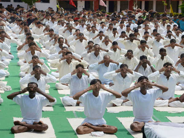 ભોપાલમાં જેલ કેદીઓએ કર્યું યોગ
