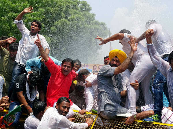 દિલ્હીના ચોમાસુ સત્ર પહેલા બીજેપીનો વિરોધ