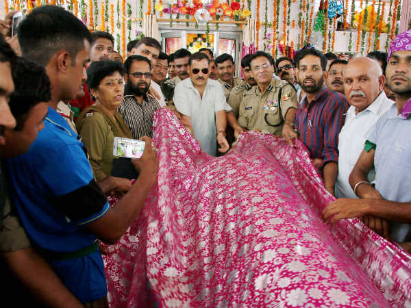 બાબા ચામ્બલીયલની દરગાહ પર BSF ચઢાવી ચાદર