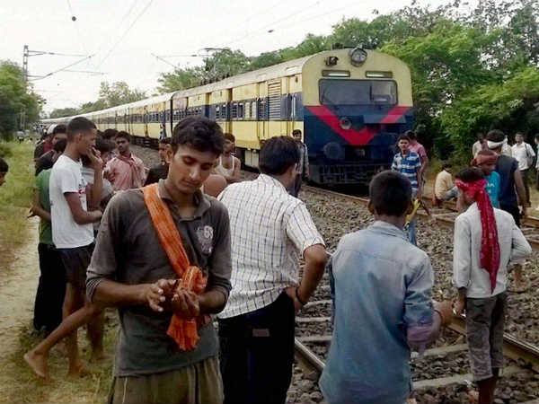 પટલામાં અનંત સિંહના ટેકેદારોએ ટ્રેન રોકી
