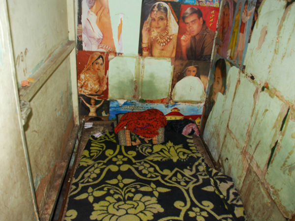 જીબી રોડ, કેબિનમાં અપાય છે સર્વિસ