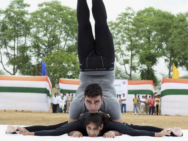 ગુડગાંવમાં પોલિસે કર્યું યોગ