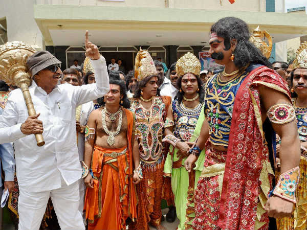 જ્યારે રામ અને રાવણે કર્યું વિરોધ પ્રદર્શન