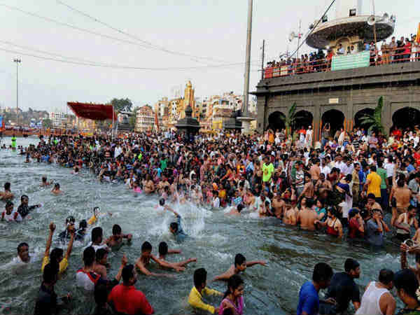 આસ્થાની ડૂબકી