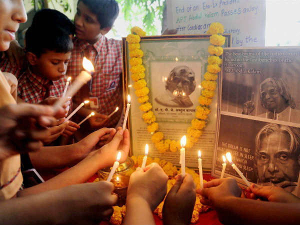 મુંબઇના બાળકોએ આપી કલામને શ્રદ્ધાજંલિ