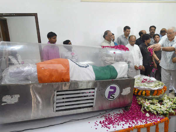 રોઇ ગયા લોકો