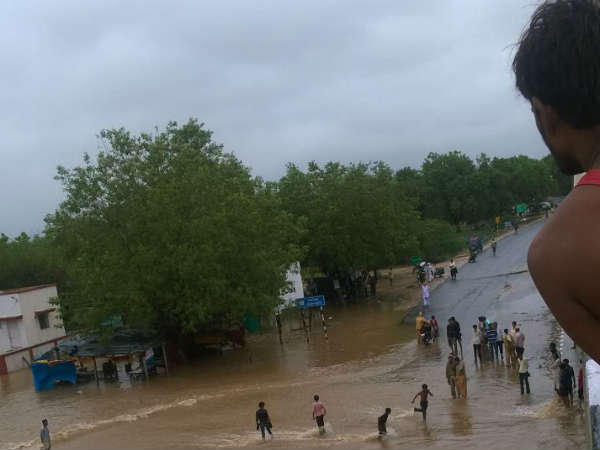 વરસાદથી જનજીવન અસ્તવ્યસ્ત