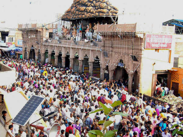ગુરુપુર્ણિમાના દિવસે મથુરા રંગાયું ભક્તિના રંગમાં