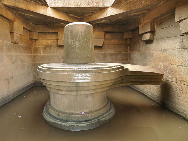 દુર્વાના બનેલા શિવલિંગ