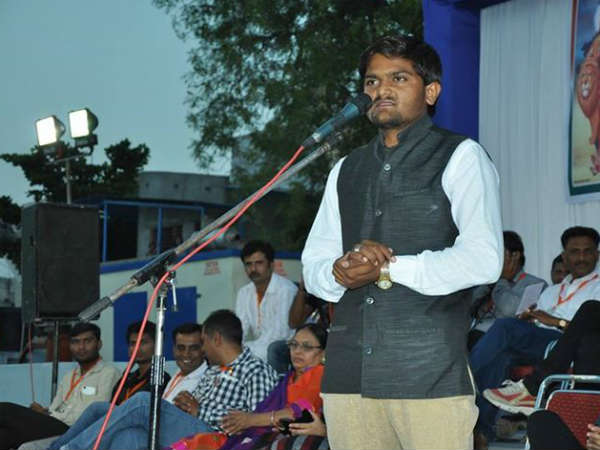 મોદી પહેલા આનંદી બેન અને હાર્દિક પટેલની અપીલ