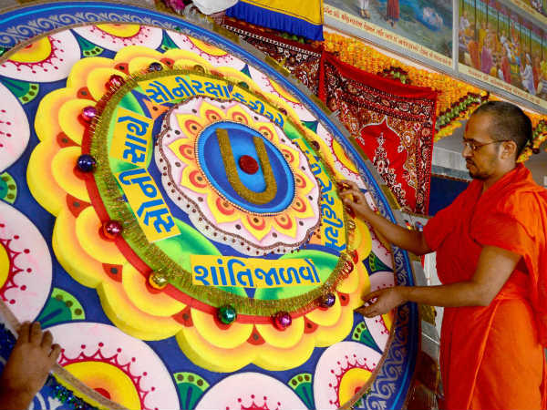 અમદાવાદમાં સ્વામિનારાયણ મંદિરની વિશાળ રાખડી