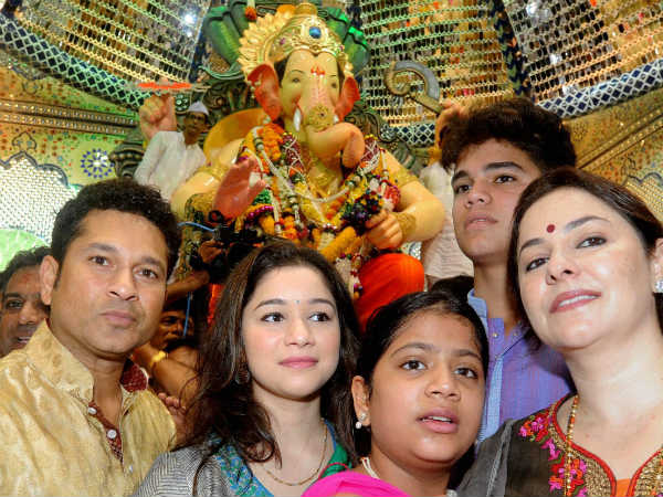 માસ્ટર બ્લાસ્ટર સચીન પણ રંગાયા ભક્તિના રંગે