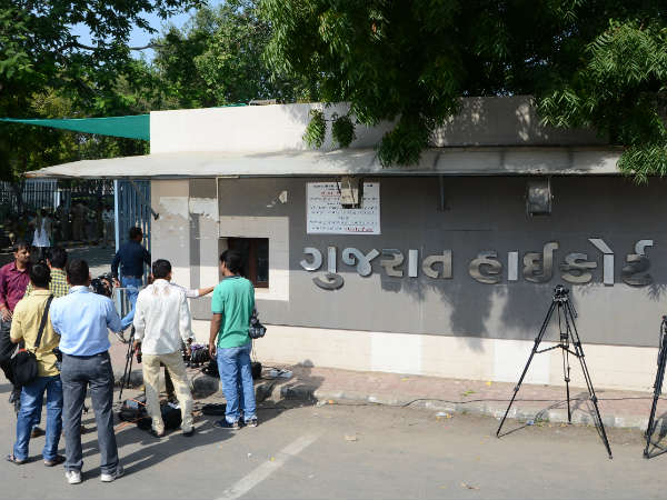 રસ્તા પર લોખંડી બંદોવસ્ત