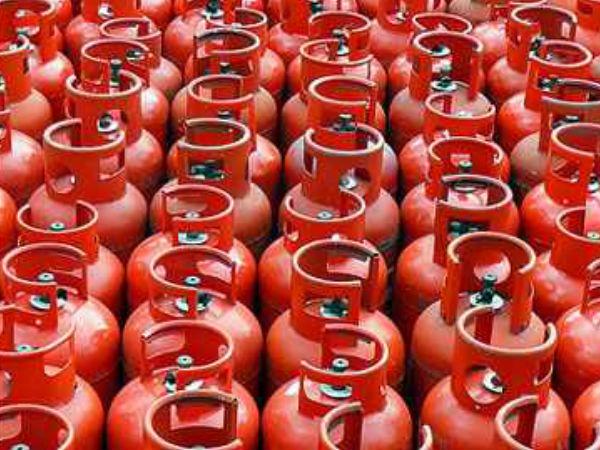 તહેવારોમાં LPG ગેસના ભાવમાં ઘટાડાથી ગૃહિણીઓ ખુશ