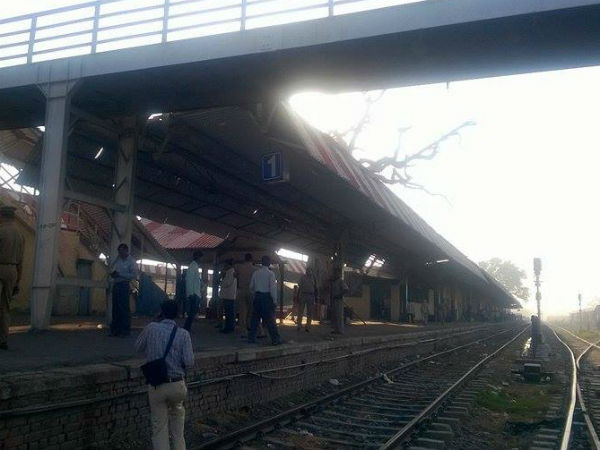 રેલ્વે સ્ટેશન પર સન્નાટો