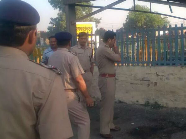 પોલિસ ધટના સ્થળે પહોંચી