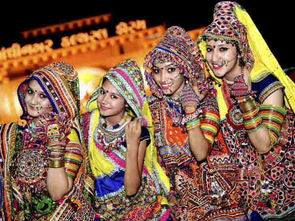 પીળા વસ્રો