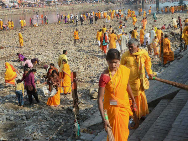 હરિદ્વારમાં ભક્તોએ હાથ ધર્યુ સફાઇ અભિયાન