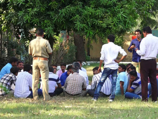 પાટીદારોની બેઠકને પોલિસે ફિલ્મ ઠબે રોકી