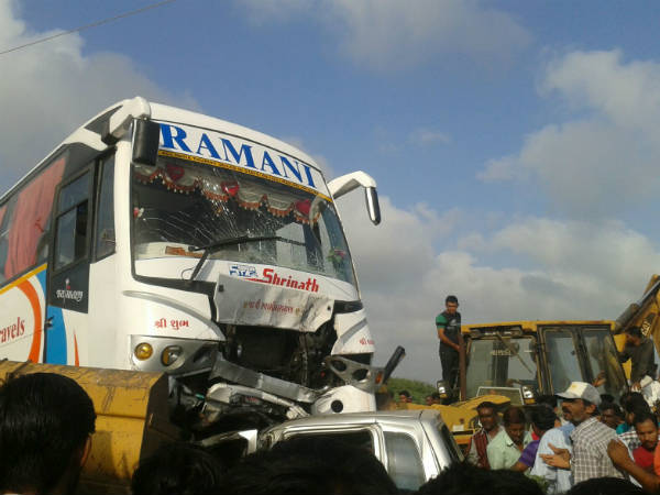 ભૂજમાં કાર અને બસ વચ્ચે થયો ગોજારો અકસ્માત