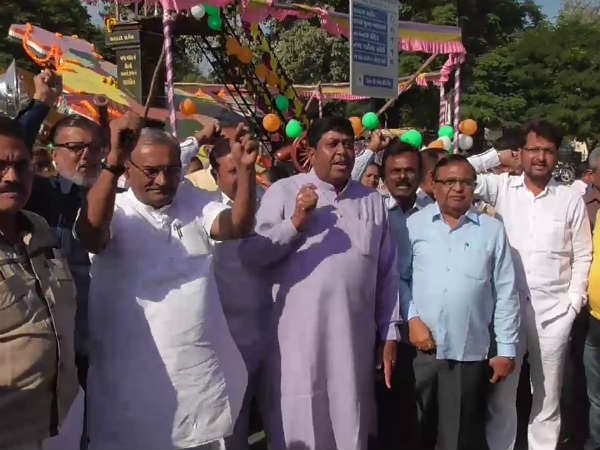 ભાજપ નેતા દિલિપ સંધવીએ નલિન કોટડિયાને મહમ્મદઅલી ઝીણાં સાથે સરખાવ્યા