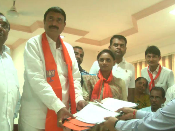 રાજકોટમાં પણ ઉમેદવારો ભર્યા ફોર્મ