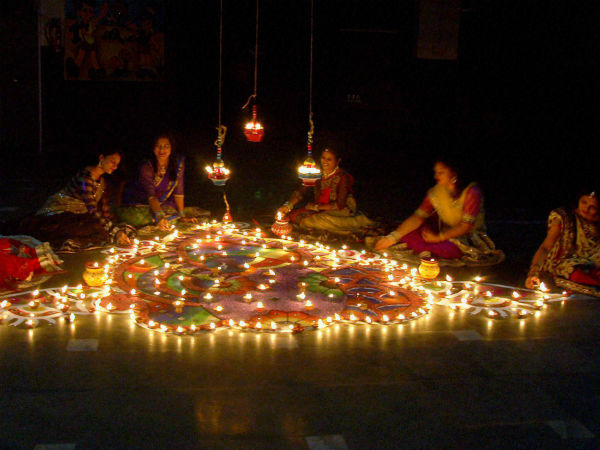 રંગો અને દિપકની રંગોળી