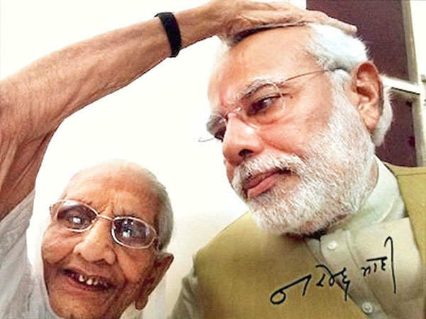 માતા હીરા બાની સાથે મોદી!