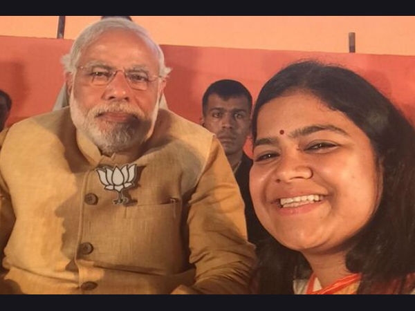બીજેપી સાંસદ પૂનમ મહાજનની સાથે પીએમ મોદી
