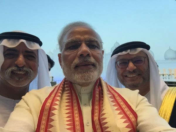 શેખ ઝાયેદ ગ્રાંડ મસ્જિદ પર સેલ્ફી