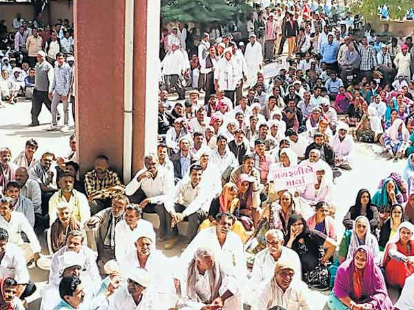 વાયદા બજારમાં ખેત પેદાશોના વેપાર ઉપર પ્રતિબંધ માટે ભૂજમાં ખેડૂતોની રેલી