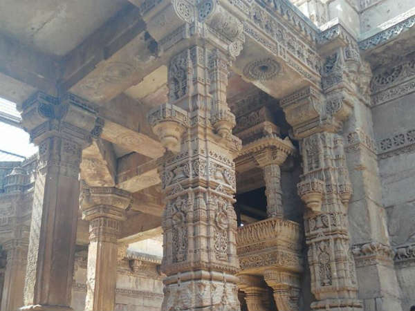 પાંચ માળની વાવ