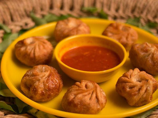 મોમોઝ એન્ડ હોટ સુપ, દહેરાધૂન