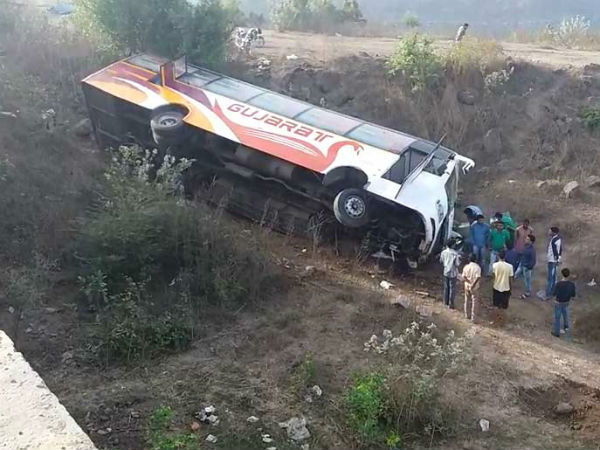 વલસાડ પાસે લક્ઝરી બસ ખબકતા 5ને ઇજા