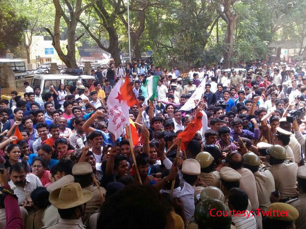 બેંગલુરુ પેપર લીક મામલે ABVP કાર્યકર્તાઓની પોલિસે કરી ધરપકડ