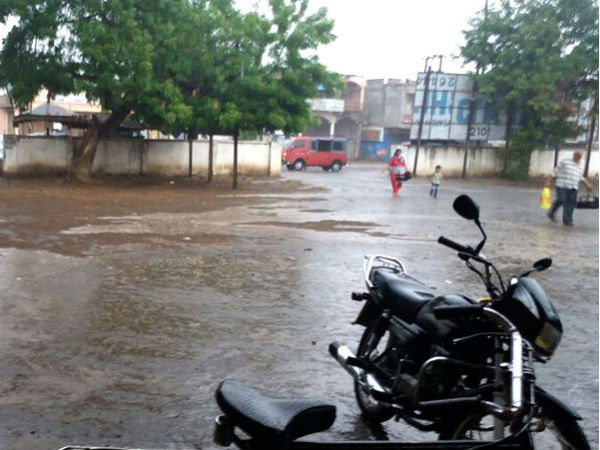 ડાંગ તથા સૌરાષ્ટ્રમાં ધીમી ધારે વરસાદ, અમદાવાદમાં વાદળ છવાયા