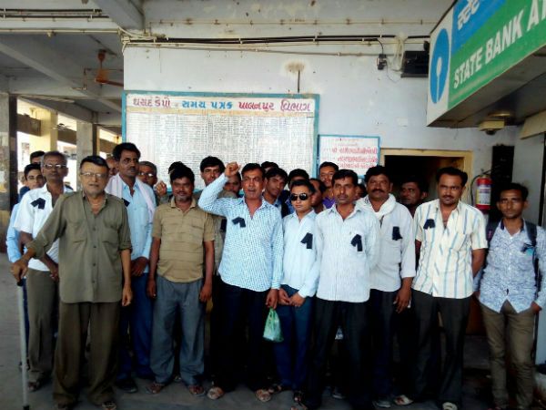 એસ.ટીના ખાનગીકરણ સામે કર્મચારીઓએ કાળી પટ્ટી સાથે કર્યો દેખાવ