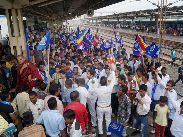 વોટ બેંકની ખેંચ-મ-ખેંચ