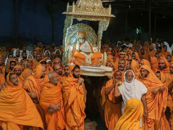 સાળંગપુર અને આસપાસના વેપારીઓ વેપાર ધંધા બંધ રાયકી સ્વામી બાપાને આપી શ્રદ્ધાંજલિ