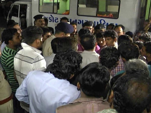 વ્યાજખોરના ત્રાસથી લારી ચાલક આધેડનો આપઘાત