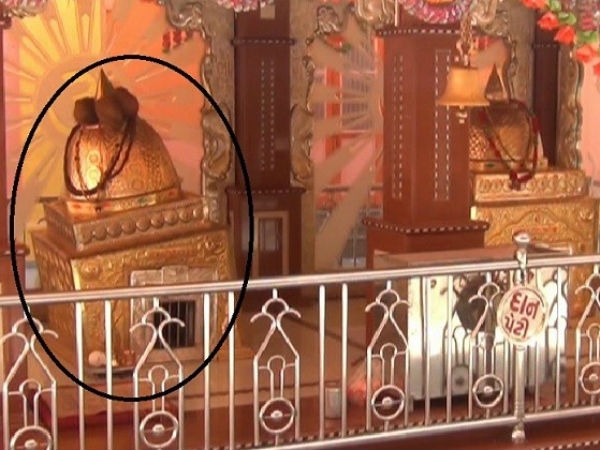 પૂર્વમાં જ ઢળે છે મહારાજની સોને મઢેલી સમાધી