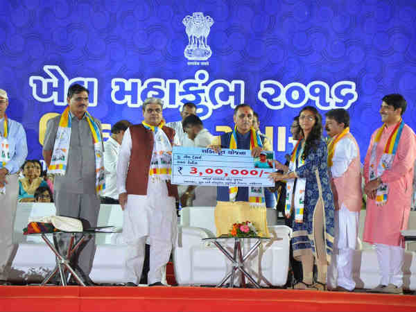 મુખ્યમંત્રી વિજયરૂપાણી કરી ખેલકુંભની શરૂઆત
