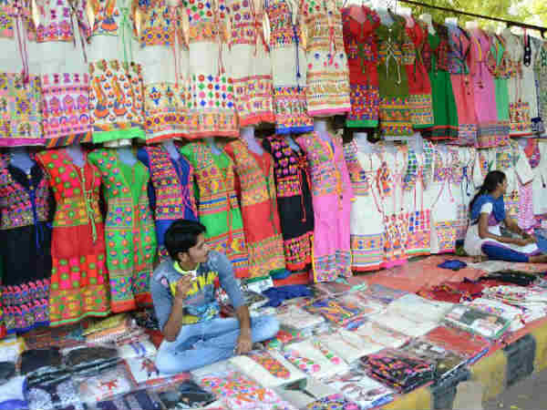 નવરાત્રીનો થનગનાટ, છેલ્લા સમયની શોપિંગ શરૂ