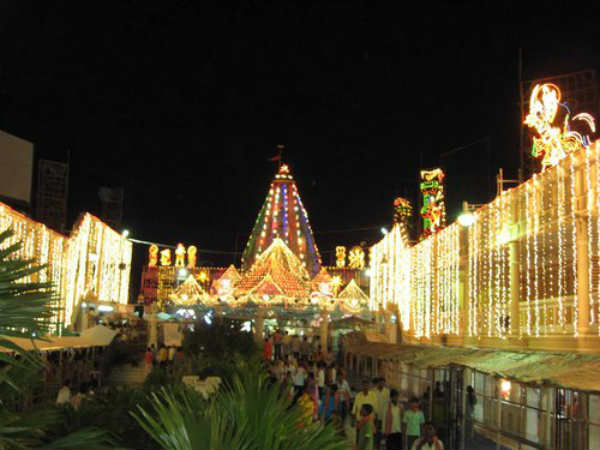 પ્રથમ નોરતે માં અંબાના ધામમાં ભાવિકો ઉમટયા