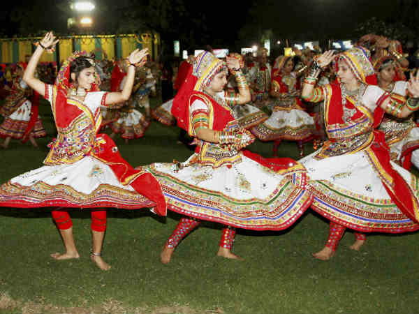 વડોદરાના ગરબામાં જોવા મળ્યો પારંપરિક રંગ