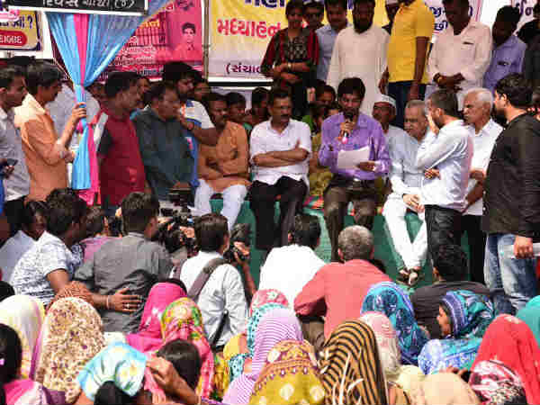ફિક્સ પગાર પર કેજરીવાલ