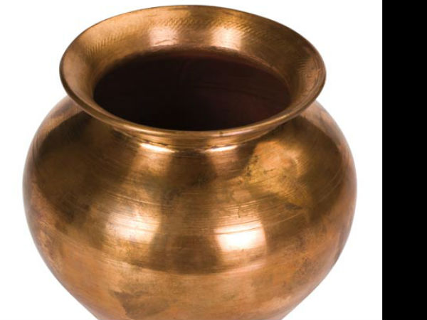 તાંબાનો સિક્કો પાણીમાં નાખવો