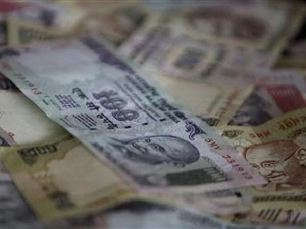 ગરીબોને વગર વ્યાજે લોન આપે છે