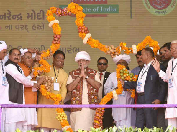 ડીસામાં પીએમનું ભવ્ય સ્વાગત