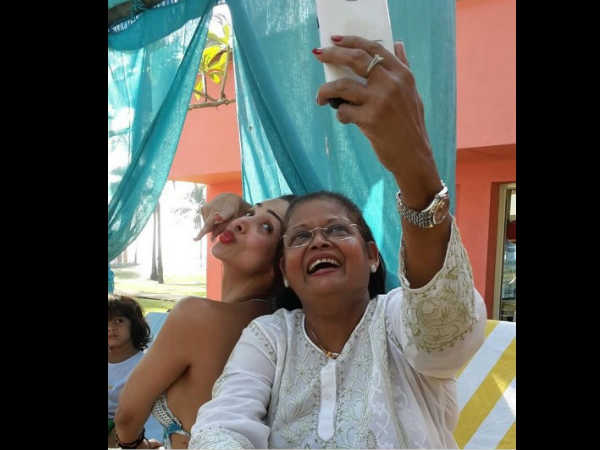 મમ્મી સાથે સેલ્ફી
